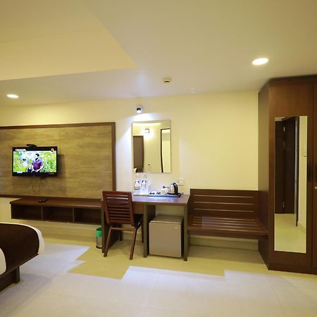 Arctic Hotel Kochi Екстер'єр фото