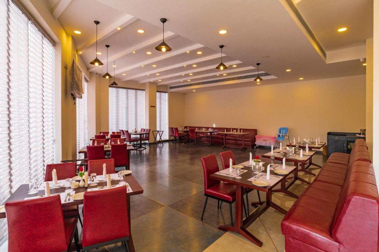 Arctic Hotel Kochi Екстер'єр фото