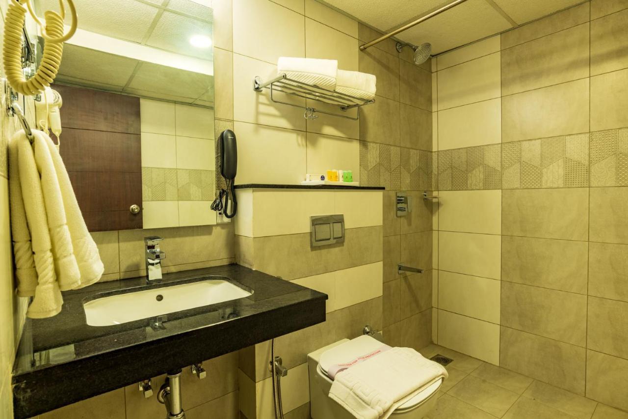 Arctic Hotel Kochi Екстер'єр фото