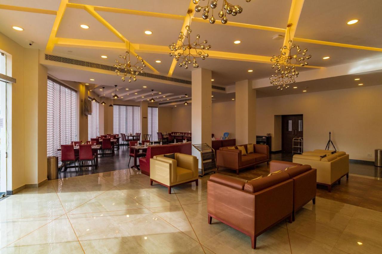Arctic Hotel Kochi Екстер'єр фото